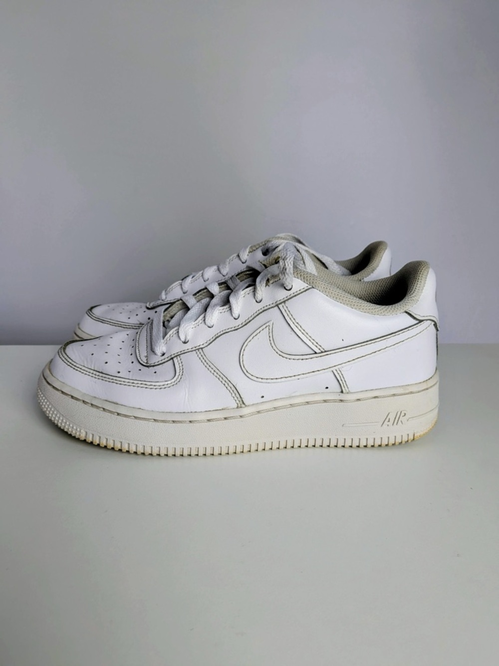 Nike Air Force 1 LE Triple White Sneakers - 6Y / Women’s 7.5